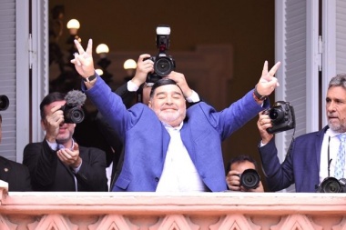 Con críticas a Macri, Maradona se reunió con Fernández en la Casa Rosada