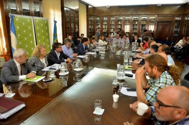 La Provincia cerró las paritarias con los estatales en un 15%