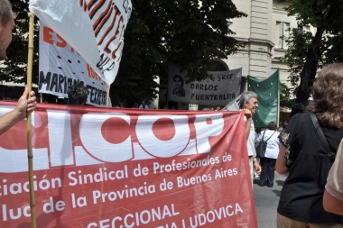 Los profesionales de la salud piden que se los convoque a paritarias