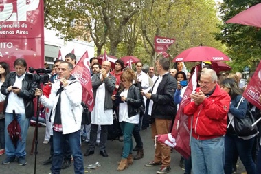 Los médicos cumplen la segunda jornada de paro en los 80 hospitales bonaerenses