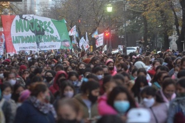 Concurrida marcha en La Plata por el #NiUnaMenos