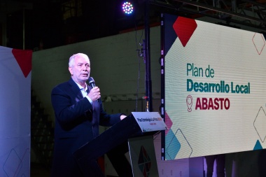 Alak anunció la extensión de agua potable para barrios populares de La Plata
