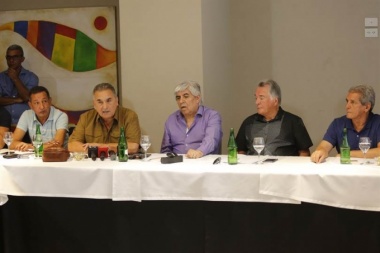 Moyano y Barrionuevo rechazaron el techo a las paritarias