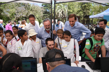 Garro y De la Torre presentaron WiFi libre y gratuito en el Paseo del Bosque