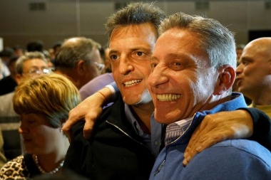 Junto a Sergio Massa, Arcioni festejó su reelección en Chubut