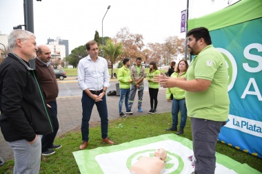 Garro participó junto a vecinos de la ciudad del programa  ‘El SAME en tu Plaza’