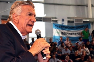 Gioja le abre la puerta a "una gran PASO" peronista para el 2019