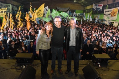 Al visitar Avellaneda, Agustín Rossi cuestionó al gobierno de Cambiemos
