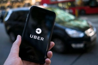 En medio de protestas de los taxistas, Mendoza aprobó el uso de Uber