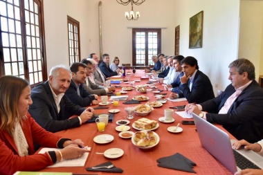 Presupuesto: El oficialismo se reunió con intendentes y legisladores massistas