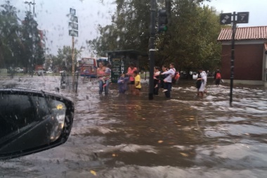 Llovió un rato y La Plata se volvió a inundar