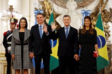 En su visita a la Argentina, Bolsonaro pidió votar por Macri
