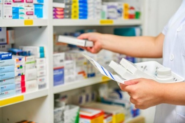 Las farmacias bajan sus persianas de 12 a 13 y van a la justicia contra el DNU 70/2023