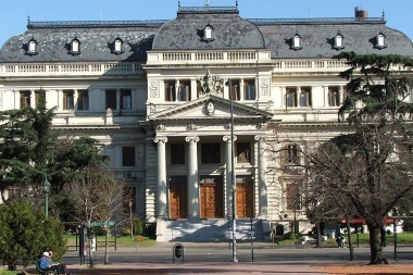 Promulgan la Ley que reduce gastos en la Legislatura bonaerense