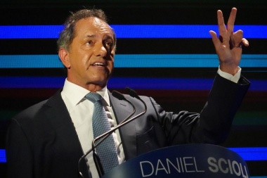 Scioli: "Voy a ser precandidato a presidente al servicio de todos los argentinos"