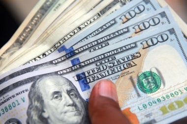 En una nueva jornada de tensión, el dólar subió y bajó para cerrar en $45,90