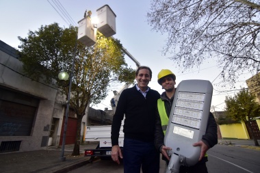 El municipio platense ya instaló más de 28 mil nuevas luminarias