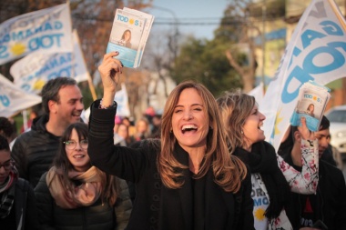 Victoria Tolosa Paz cerró su campaña en Plaza Moreno