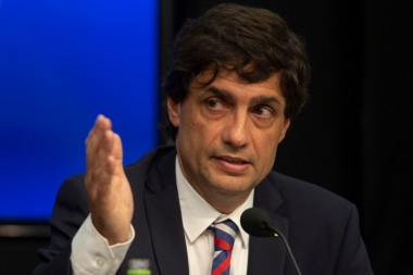 Lacunza dijo que "los ahorros de los argentinos están absolutamente disponibles"