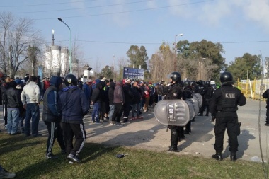 Nuevos incidentes en YPF de Ensenada entre facciones de la UOCRA