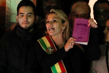 En una sesión sin quórum, la senadora Áñez se proclamó presidenta de Bolivia