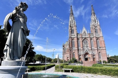 Sin fuegos artificiales, La Plata celebra sus 137 años