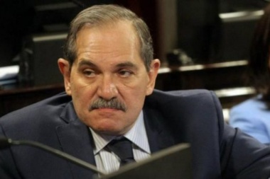 Acusado de violación, José Alperovich pidió licencia en el Senado