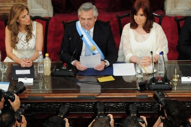 Fernández promueve una amplia agenda legislativa para su primer año de gestión