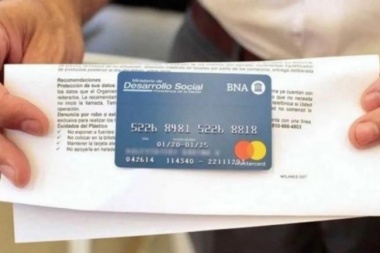 Operativo en La Plata para entregar la tarjeta AlimentAR a más de 23 mil personas