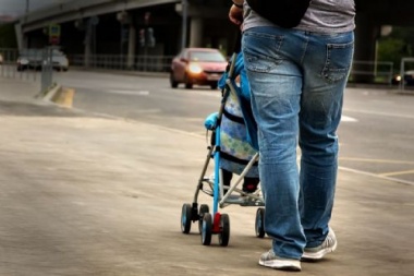Amplían la licencia por maternidad y paternidad para estatales bonaerenses