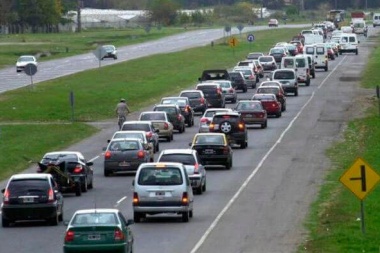 Tránsito intenso en las rutas por el fin de semana largo