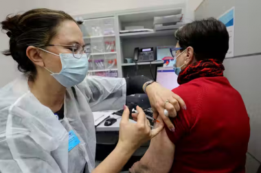 Comienzan a aplicar la cuarta dosis de la vacuna contra el Covid