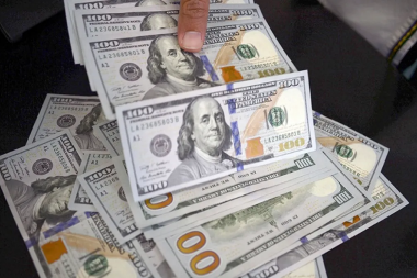 El BCRA vendió US$180 millones para contener al dólar