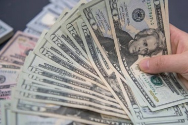 Dólar: aumenta los viajes y gastos con tarjetas en el exterior