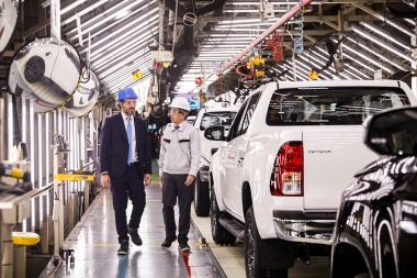 Cafiero visitó Toyota y Biogénesis Bagó