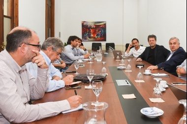 Morales prepara el plan económico de la UCR