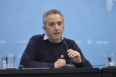 Andrés Larroque: "Cristina Kirchner no se bajó ni subió"