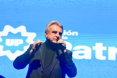 Rossi llama a "militar" para que Sergio Massa llegue a la Presidencia