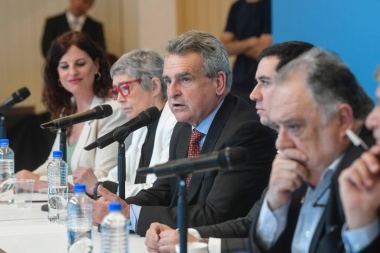 Rossi sobre Milei: "Es un canalla de candidato a presidente"