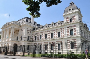 La Provincia definió un aumento de 25% en enero para estatales