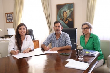 El intendente Juan Pablo García firmó el convenio marco con la ministra de Ambiente de la provincia
