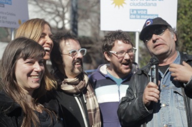 Tolosa Paz caminó junto a Mex Urtizberea en defensa de la cultura platense