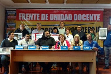 Los gremios docentes le piden a Vidal una reunión "urgente"