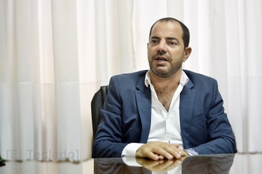 Bonelli: “Mario Quintana está presionando a la Justicia por Farmacity”