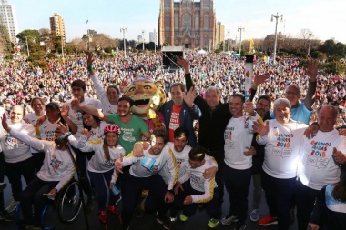 En una colorida e histórica jornada, La Plata recibió la Antorcha Olímpica