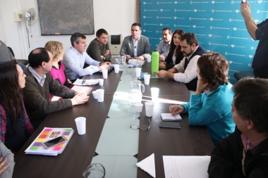 Concejales platenses se reunieron con farmacéuticos para abordar el tema Farmacity