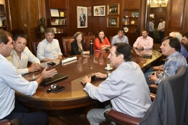 Pasan a planta permanete a 1100 empleados municipales en La Plata