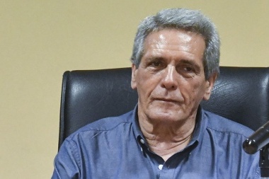 Acuña advirtió que los empleados de estaciones de servicio podrían hacer un paro contra la especulación de las petroleras