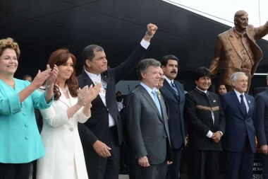 Instalarán en el CCK una estatua de Kirchner que estaba en Ecuador
