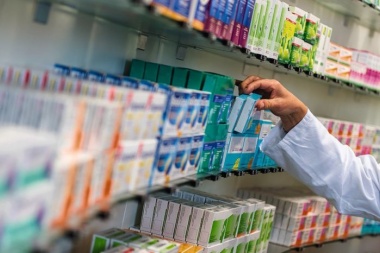 Massa acordó con farmacéuticas mantener los precios de los medicamentos 